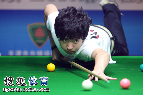 片交替出现 片交替出现